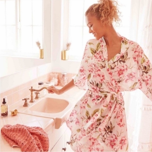 Show Me Your MuMu / Brie Robe Garden of Blooms one size - Picture 1 of 7